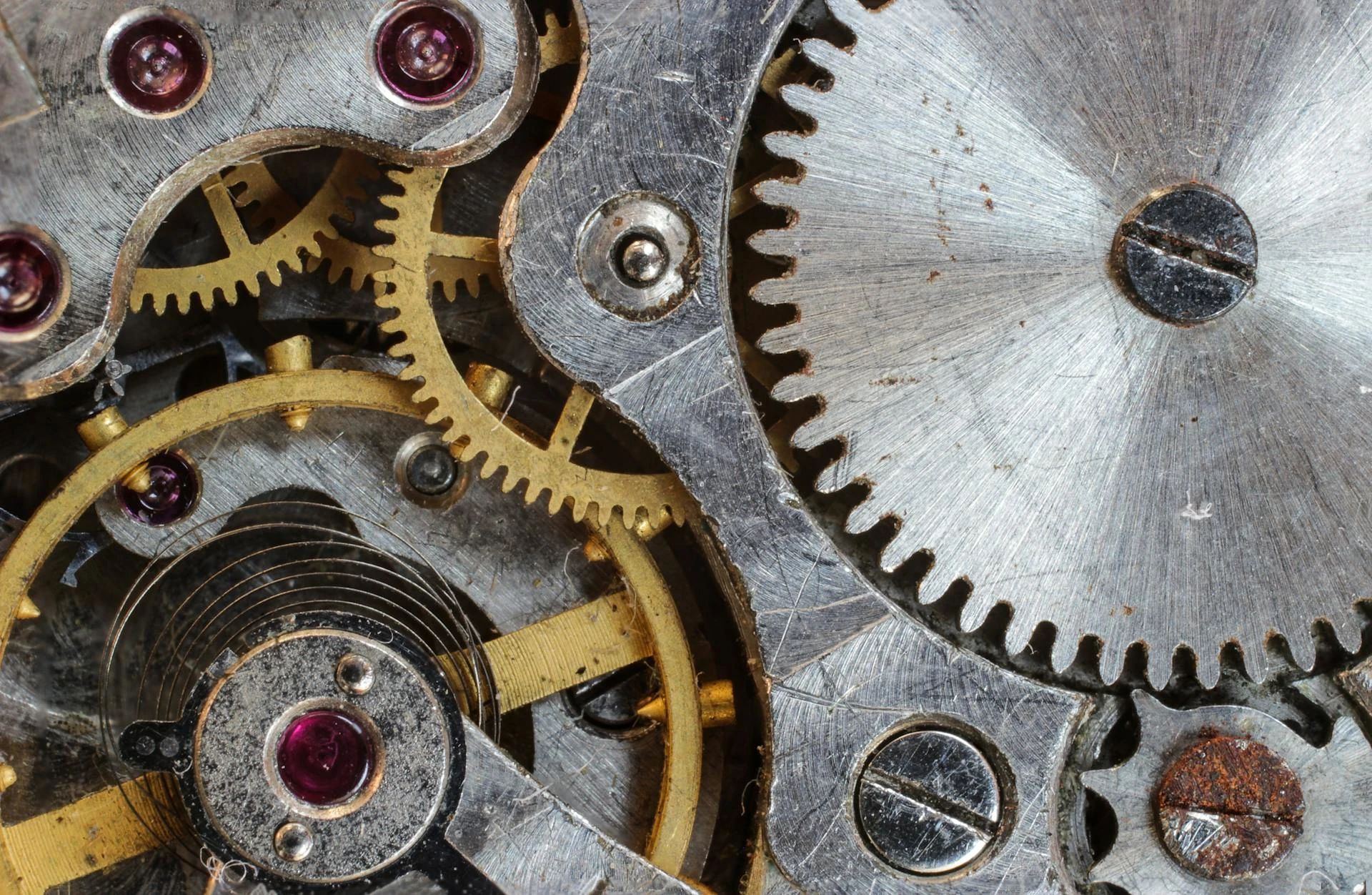 A selection of grey and gold interlocking steel gears, representing the the inner workings of Kodi. 